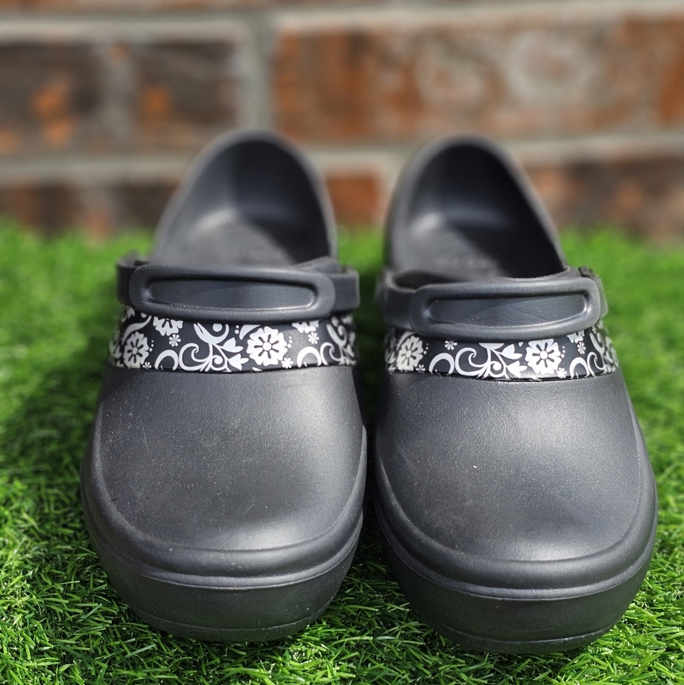 Crocs at Work Women's Mercy Work Clog Size W9 Embroidered Flowers